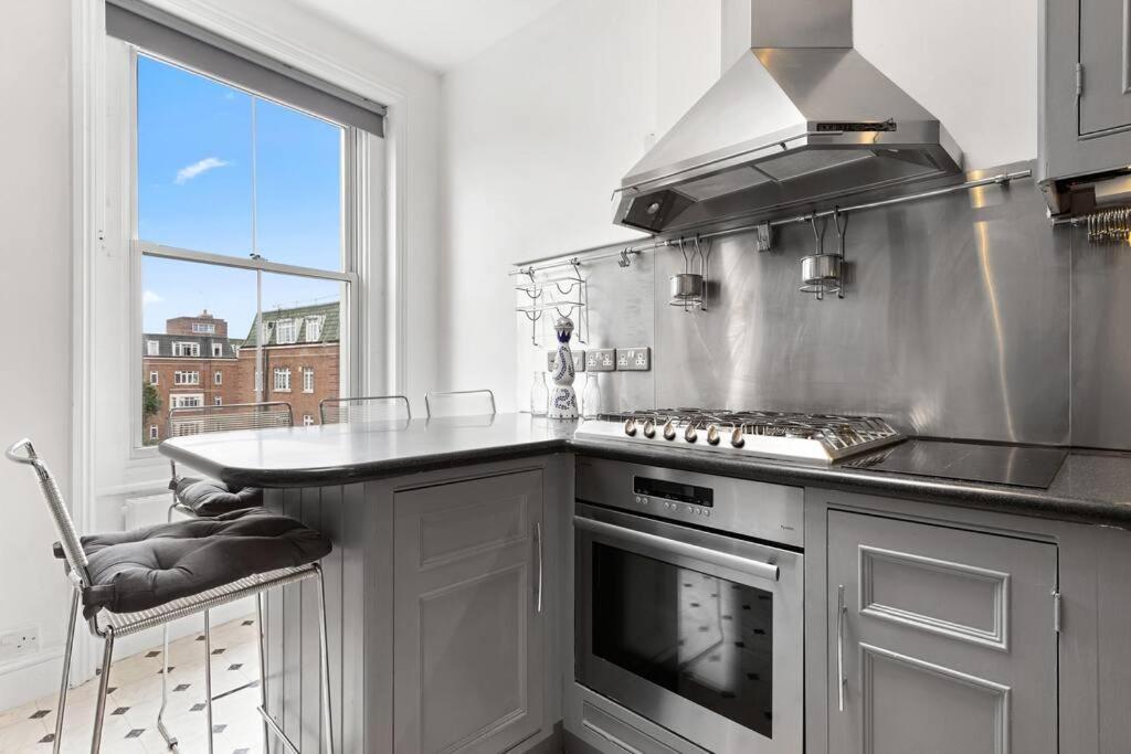 Spacious Sleep 11 With Terrace In Earls Court Ec99 London Exterior photo